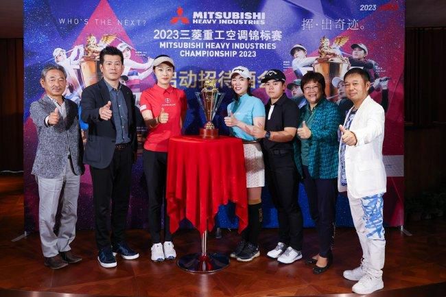第32分钟，拜仁右路禁区线定位球机会，萨内直接打门被努贝尔扑出。